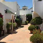 Overlooking , Central, Quiet, Parking, Swimming Pool Βίλα *