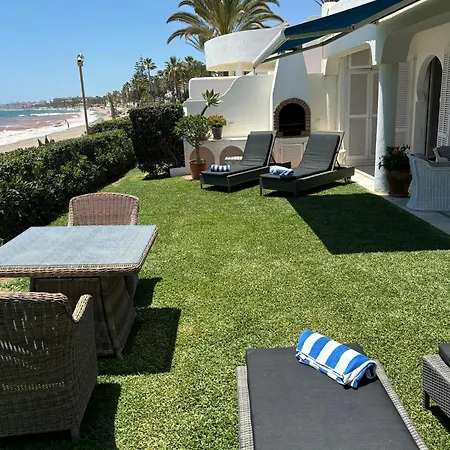 Overlooking , Central, Quiet, Parking, Swimming Pool Βίλα