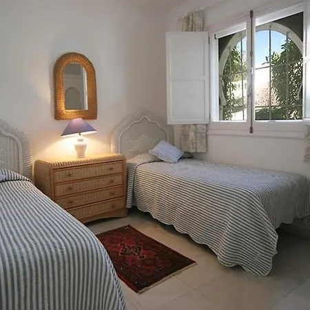 Villa Overlooking , Central, Quiet, Parking, Swimming Pool