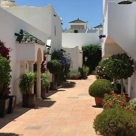 Overlooking , Central, Quiet, Parking, Swimming Pool Villa *