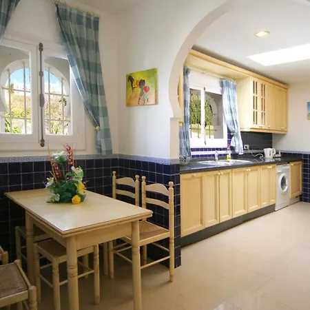 Vila Overlooking , Central, Quiet, Parking, Swimming Pool Marbella