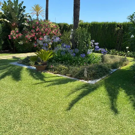 Overlooking , Central, Quiet, Parking, Swimming Pool Villa Marbella