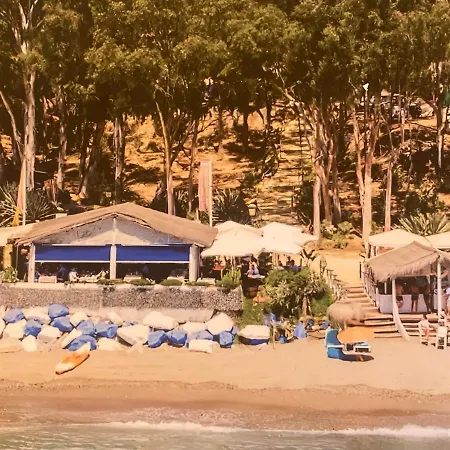 Overlooking , Central, Quiet, Parking, Swimming Pool *