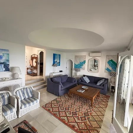 Overlooking , Central, Quiet, Parking, Swimming Pool Villa Marbella
