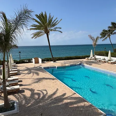 Villa Overlooking , Central, Quiet, Parking, Swimming Pool
