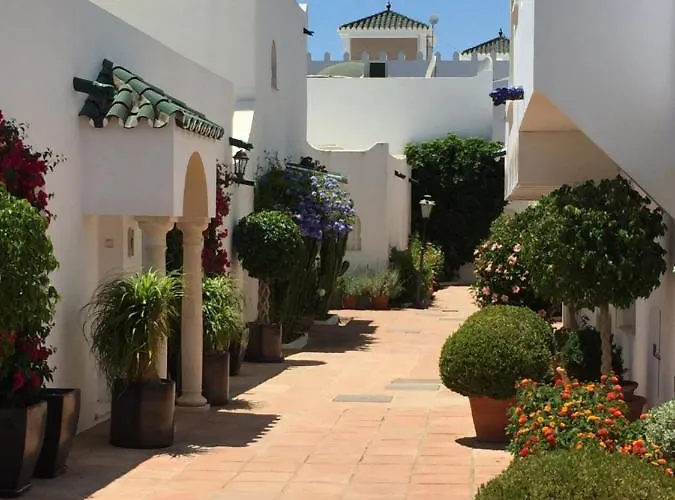 Overlooking , Central, Quiet, Parking, Swimming Pool Villa *