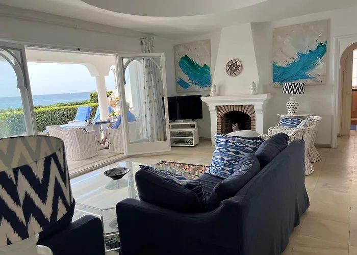 Villa Overlooking , Central, Quiet, Parking, Swimming Pool