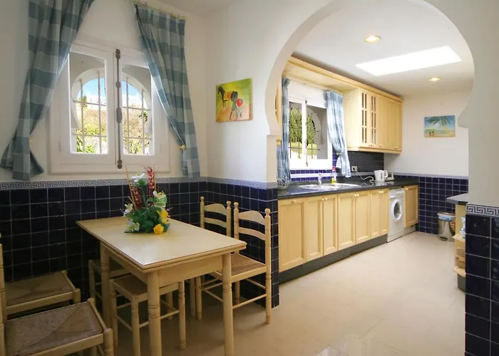 Villa Overlooking , Central, Quiet, Parking, Swimming Pool Marbella