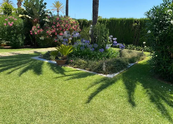 Overlooking , Central, Quiet, Parking, Swimming Pool Villa Marbella