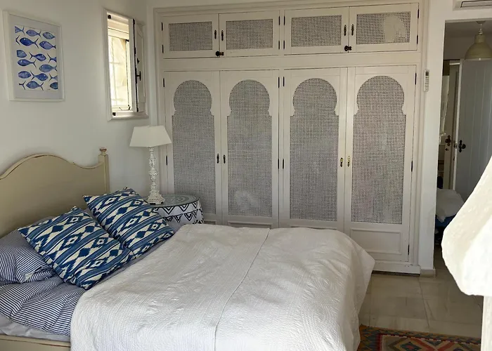 Villa Overlooking , Central, Quiet, Parking, Swimming Pool